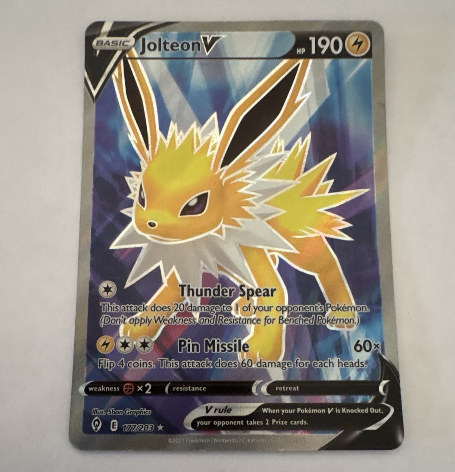 The Pokémon jolteon V 172/203 Evolving Skies Full Art Holo UR Eng
