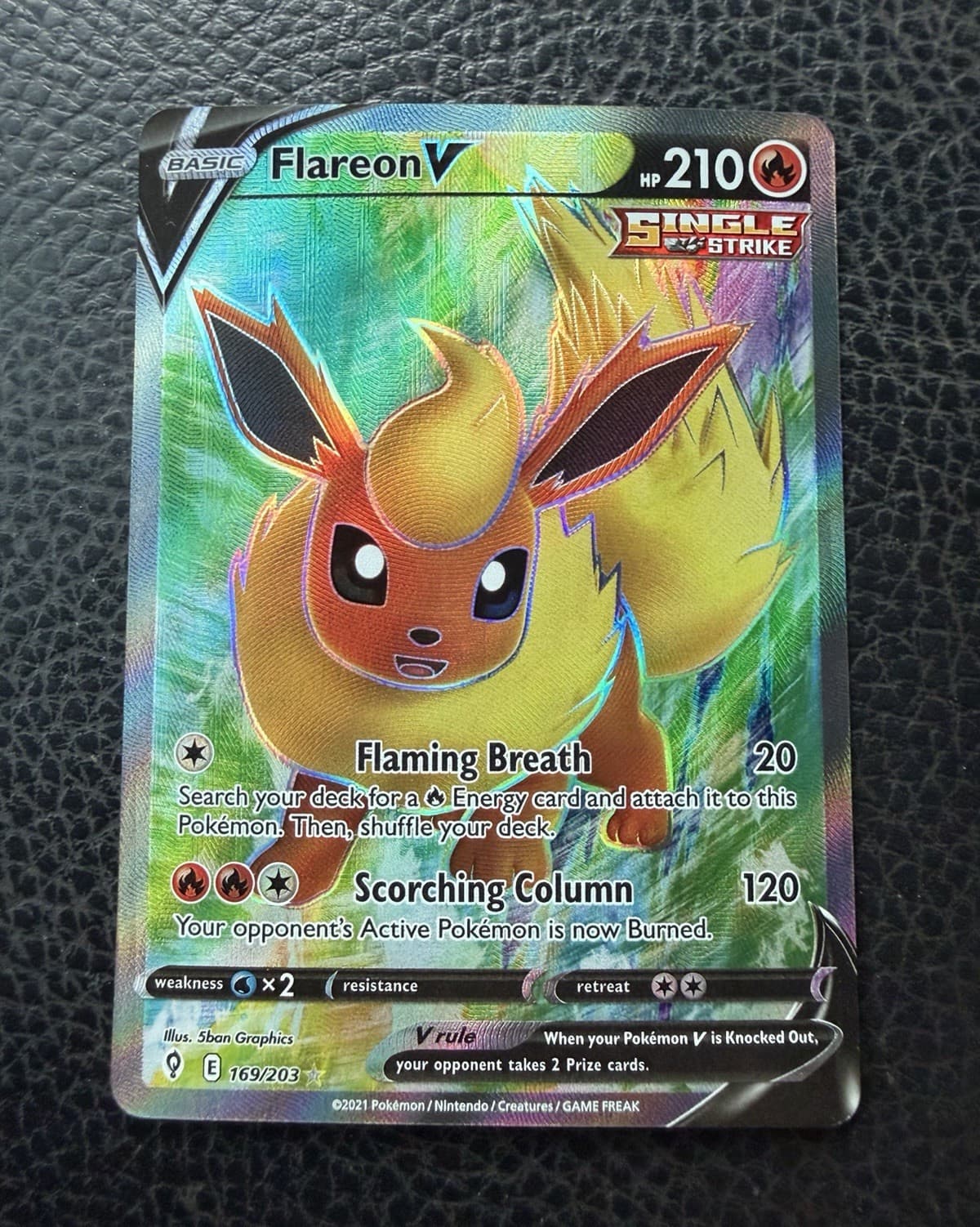 The Pokémon Company Pokémon TCG Flareon V 169/203 Evolving Skies Full Art Holo