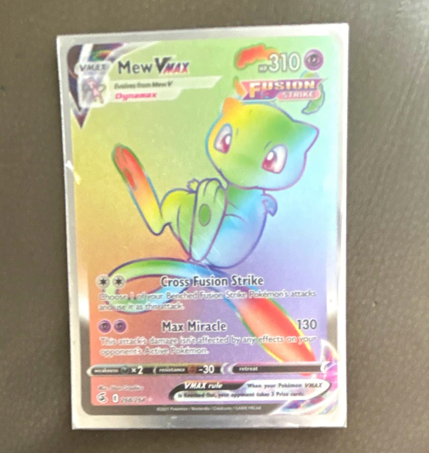 The Pokémon Company Mew VMAX Secret Rare Holo Fusion Strike 268/264 310 HP EN