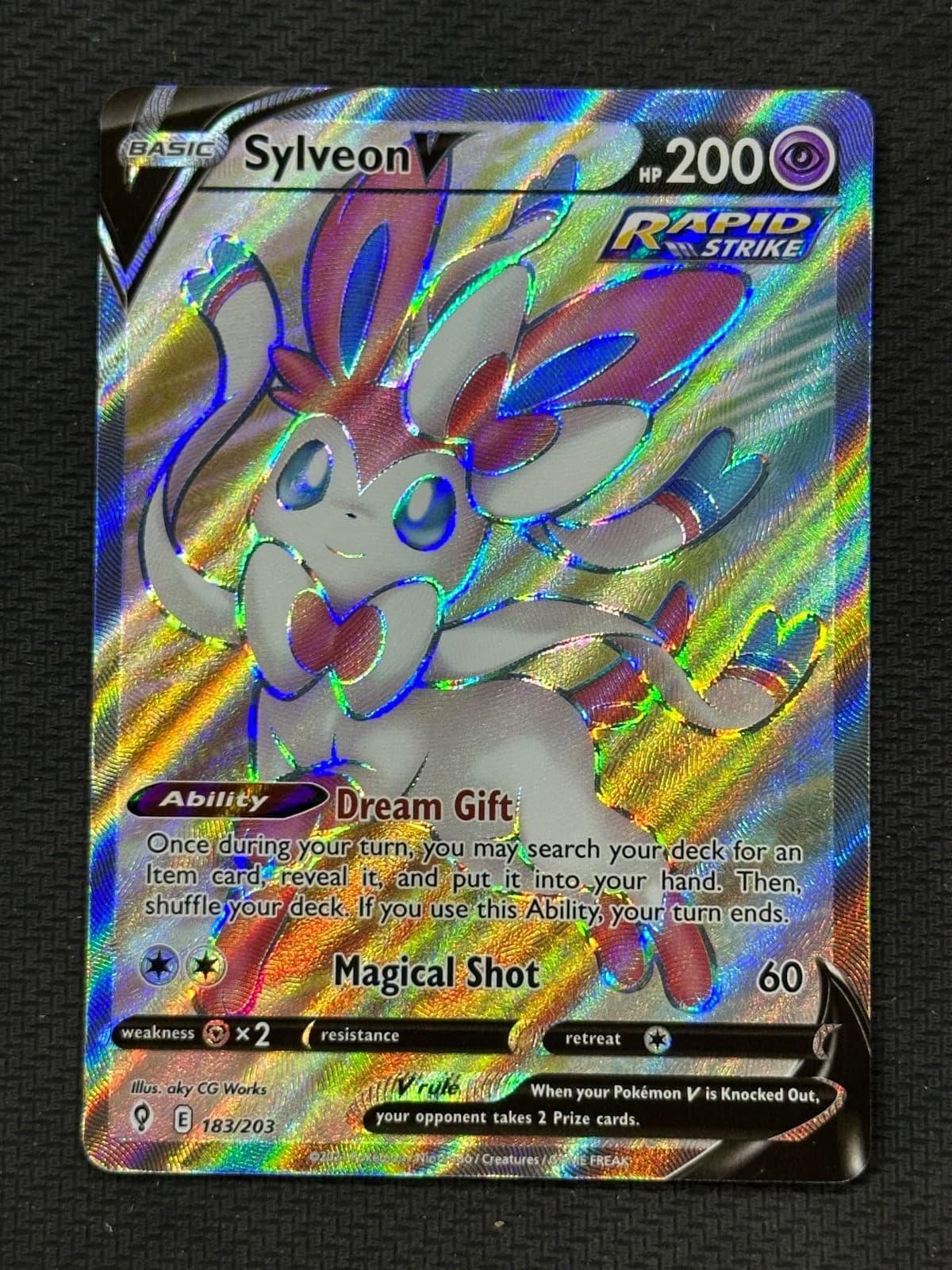 Sylveon V (Full Art) Holo Ultra Rare SWSH07: Evolving Skies 183/203 NM