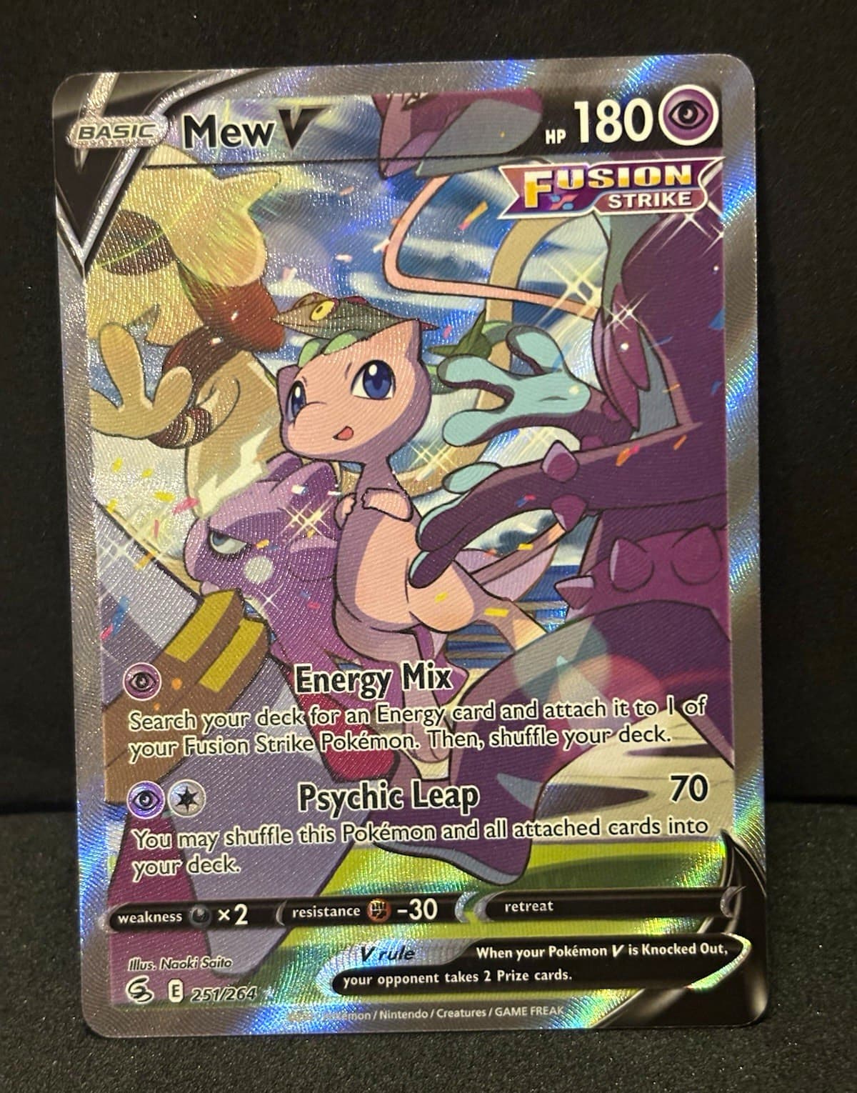 The Pokémon Company Pokémon TCG Mew V 251/264 Fusion Strike Alt Full Art Holo EN