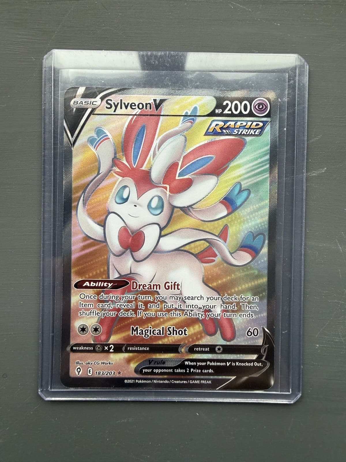 Sylveon V (Full Art) Holo Ultra Rare SWSH07: Evolving Skies 183/203 NM